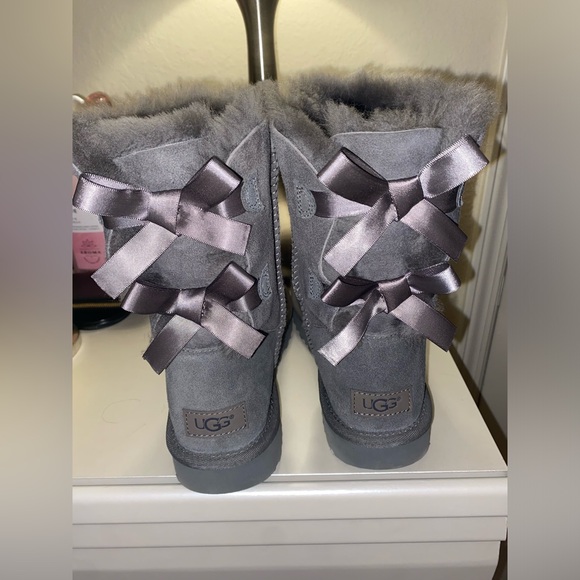 Bailey Bow Uggs - Picture 3 of 5